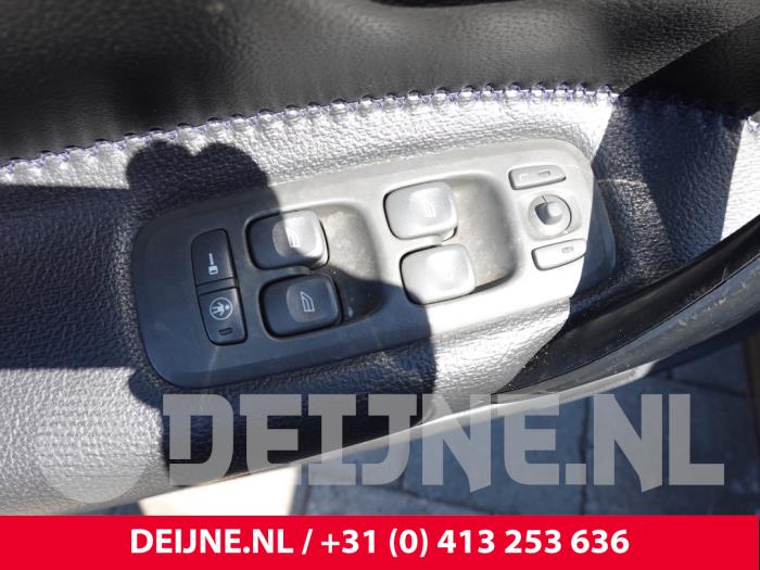 Volvo V70 2.4 T 20V AWD Vehículo de desguace (2000, Azul)