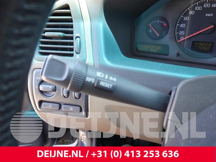 Volvo V70 2.4 T 20V AWD Vehículo de desguace (2000, Azul)