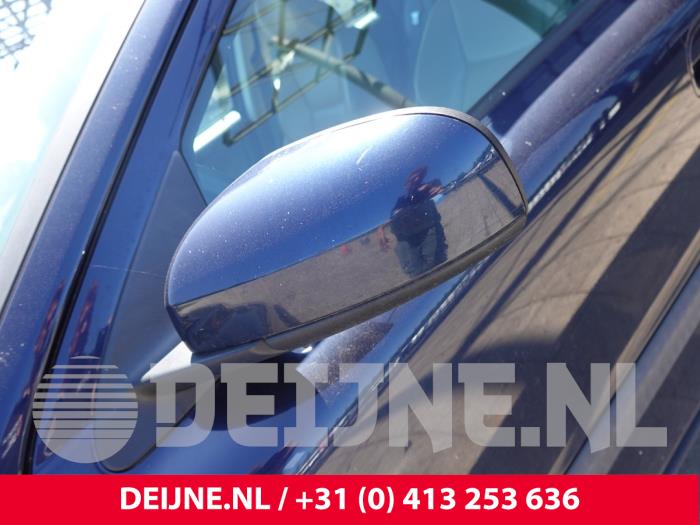 Volvo V70 2.4 T 20V AWD Vehículo de desguace (2000, Azul)