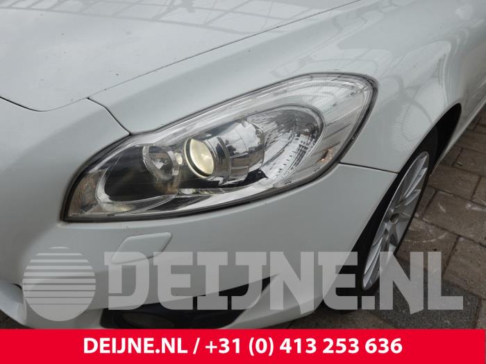 Volvo C70 2.0 D3 20V Vehículo de desguace (2011, Blanco)