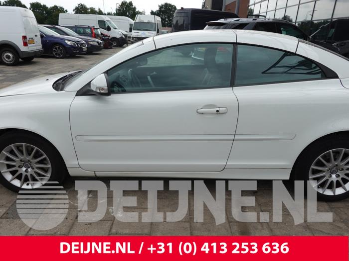 Volvo C70 2.0 D3 20V Vehículo de desguace (2011, Blanco)