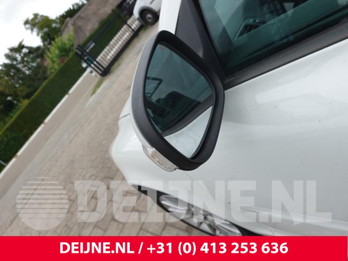 Volvo C70 2.0 D3 20V Vehículo de desguace (2011, Blanco)