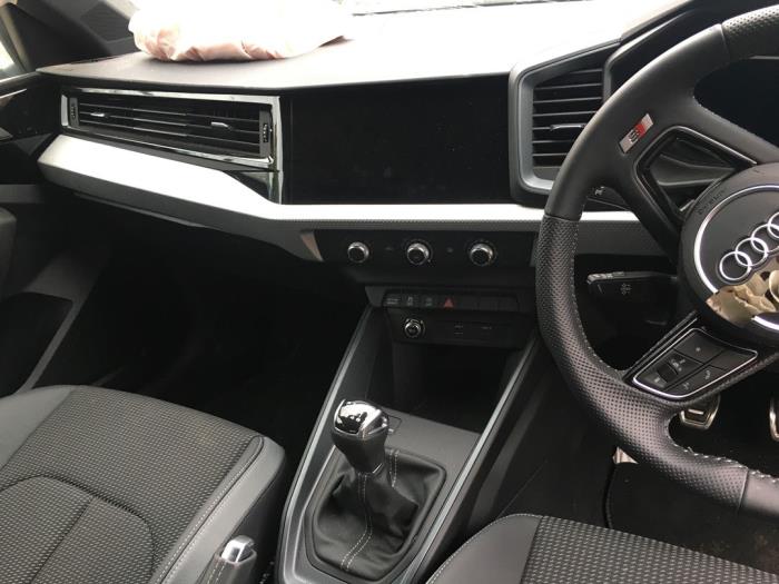 Audi A1 Sportback 1.0 30 TFSI 12V Vehículo de desguace (2020, Oscuro, Gris)