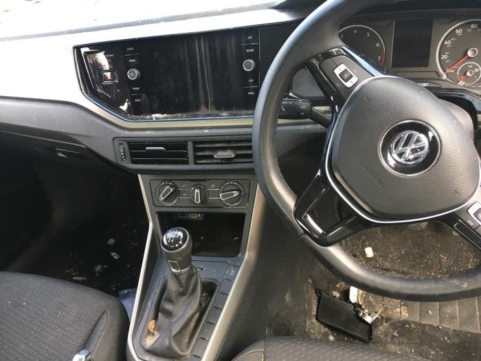 Volkswagen Polo VI 1.0 MPI 12V Schrottauto (2020, Hell, Blau)