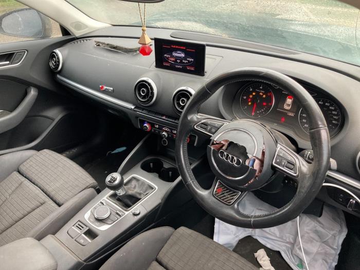 Audi A3 Limousine 2.0 TDI 16V Épave (2017, Gris souris)