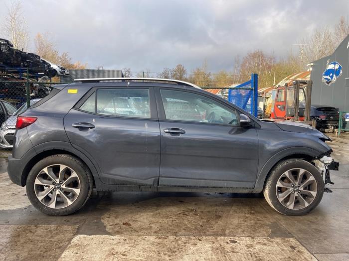 Kia Stonic 1.0i T-GDi 12V Épave (2018, Gris souris, Gris)