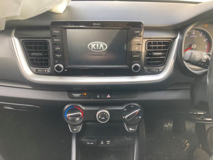 Kia Stonic 1.0i T-GDi 12V Épave (2018, Gris souris, Gris)