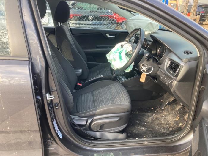 Kia Stonic 1.0i T-GDi 12V Épave (2018, Gris souris, Gris)