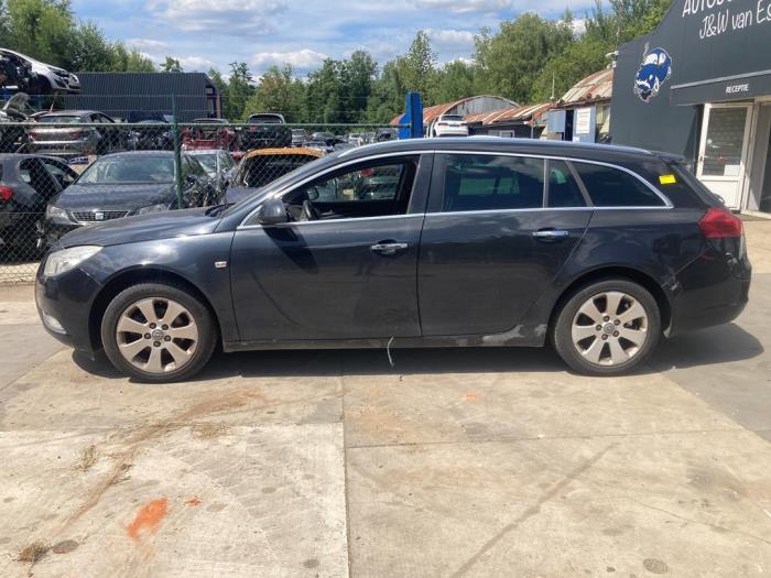 Opel Insignia Country Tourer 2.0 CDTI 16V 130 ecoFLEX Samochód złomowany (2011, Czarny)