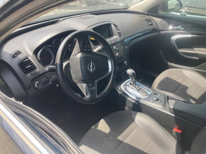 Opel Insignia Country Tourer 2.0 CDTI 16V 130 ecoFLEX Samochód złomowany (2011, Czarny)