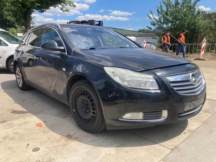 Opel Insignia Country Tourer 2.0 CDTI 16V 130 ecoFLEX Samochód złomowany (2011, Czarny)