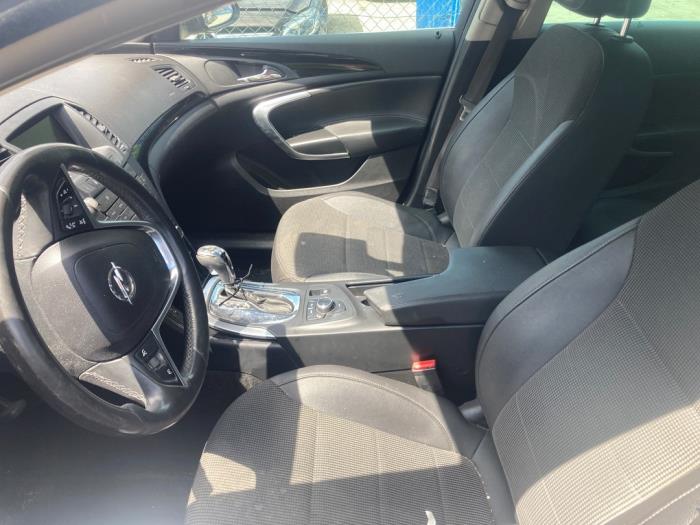 Opel Insignia Country Tourer 2.0 CDTI 16V 130 ecoFLEX Samochód złomowany (2011, Czarny)