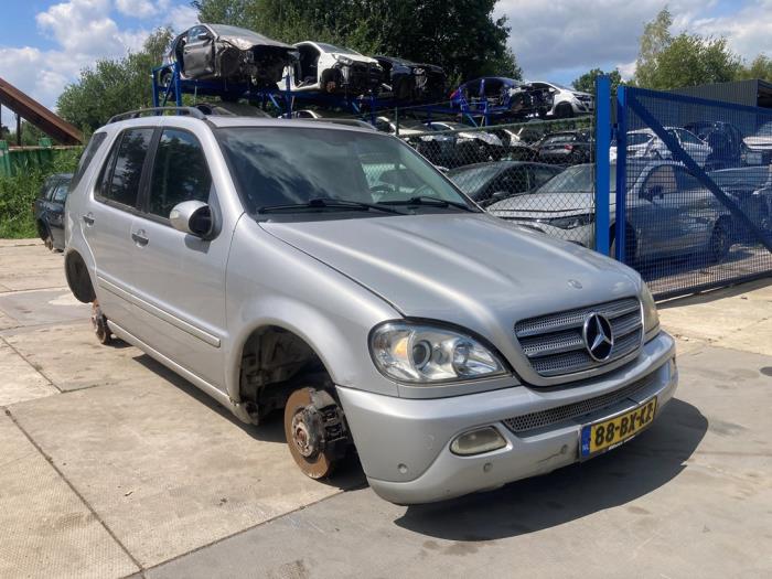 Mercedes ML I 400 4.0 CDI V8 32V  (Rozbiórka)