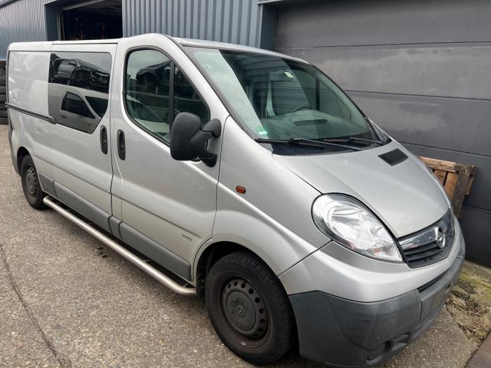 Opel Vivaro 2.0 CDTI Schrottauto (2007, Silbergrau)