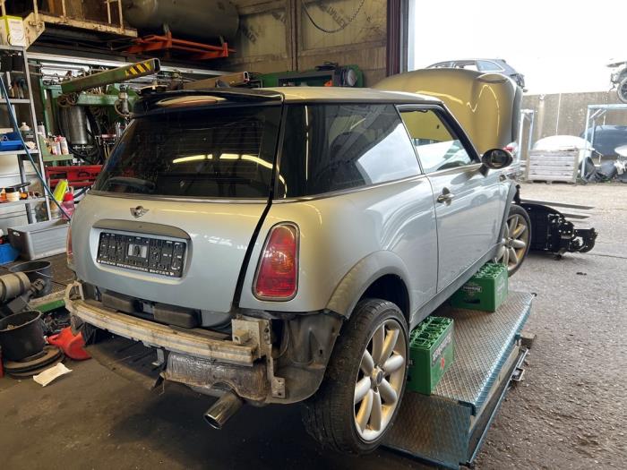 Mini Mini One/Cooper 1.6 16V One Skrotfordon (2002, ZILVER PURE SILVER)