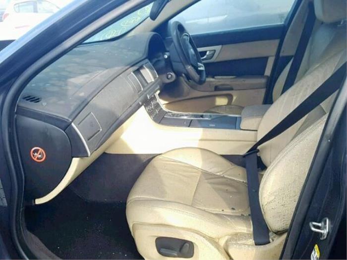 Jaguar XF 2.2 D S200 16V Épave (2015, Foncé, Bleu saphir, Noir saphir)