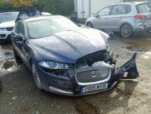Jaguar XF 2.2 D S200 16V Épave (2015, Foncé, Bleu saphir, Noir saphir)
