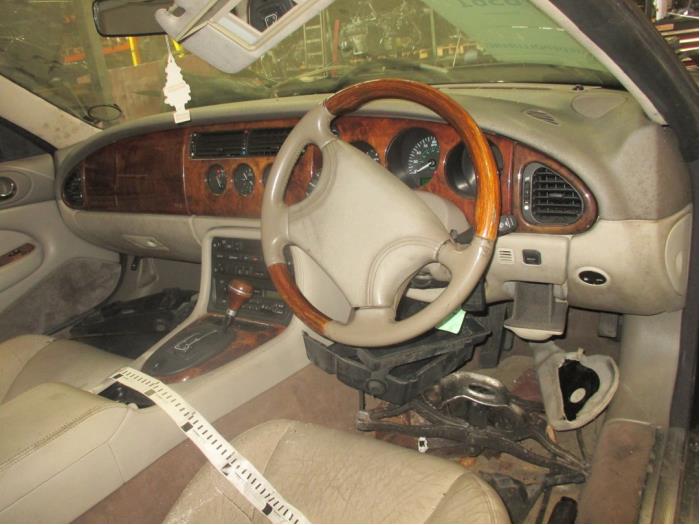 Jaguar XK8 Samochód złomowany (1997)