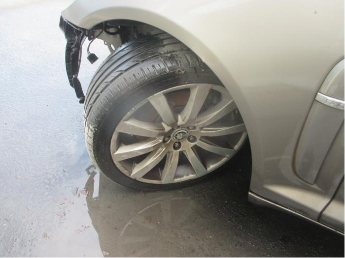 Jaguar XF 2.7 D V6 24V Épave (2008, Gris)
