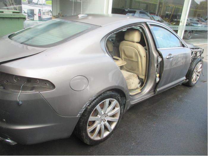 Jaguar XF 2.7 D V6 24V Épave (2008, Gris)