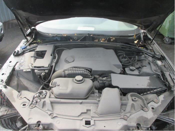 Jaguar XF 2.7 D V6 24V Épave (2008, Gris)