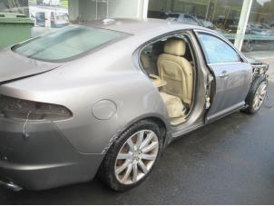 Jaguar XF 2.7 D V6 24V Épave (2008, Gris)