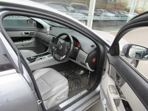 Jaguar XF 3.0 D V6 24V Samochód złomowany (2010, Szary)