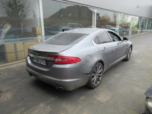 Jaguar XF 3.0 D V6 24V Samochód złomowany (2010, Szary)