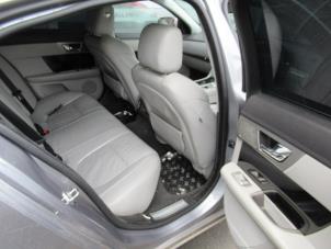 Jaguar XF 3.0 D V6 24V Samochód złomowany (2010, Szary)