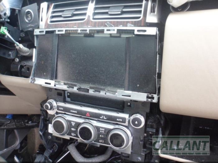 Landrover Range Rover IV 3.0 TDV6 24V Salvage vehicle (2015, Green)