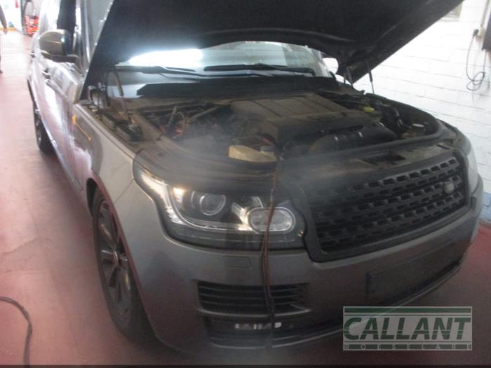 Landrover Range Rover IV 4.4 SDV8 32V Skrotfordon (2014, GRIJS)