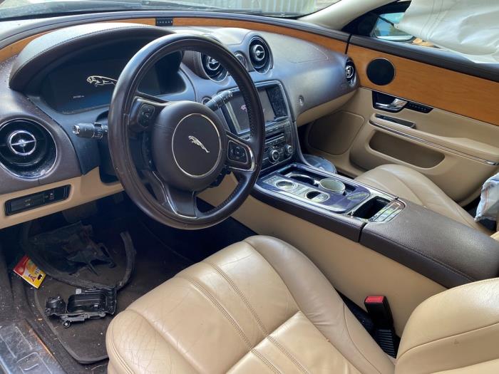 Jaguar XJ 3.0 D V6 24V Épave (2013, Gris)