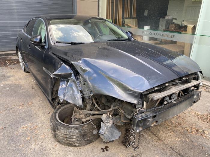 Jaguar XJ 3.0 D V6 24V Épave (2013, Gris)