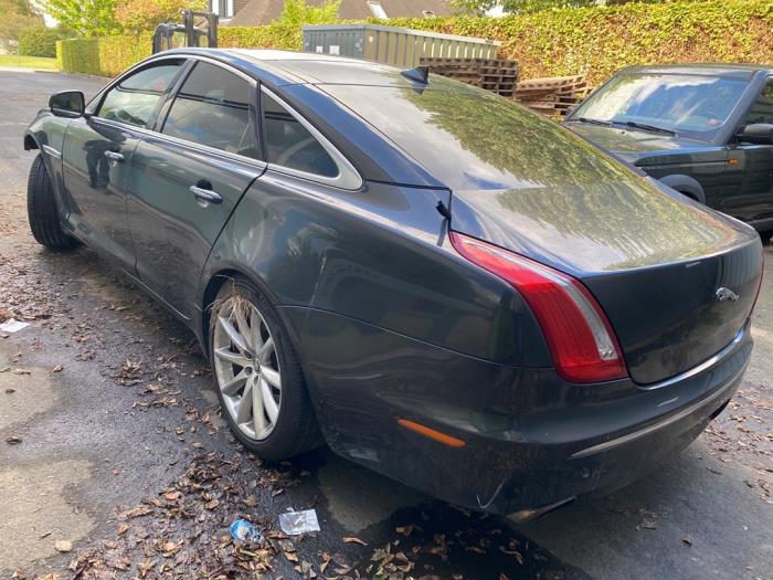 Jaguar XJ 3.0 D V6 24V Épave (2013, Gris)