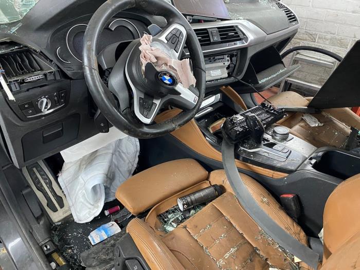 BMW X4 xDrive 20d 2.0 TwinPower Turbo 16V Skrotfordon (2019, METALLIC ZWART)
