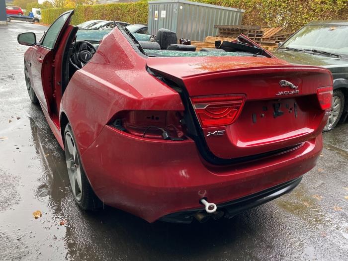 Jaguar XE 2.0d 180 16V Skrotfordon (2016, ROOD)