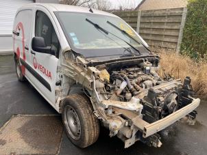 Citroen Berlingo 1.6 HDi 90 Samochód złomowany (2016, Bialy)