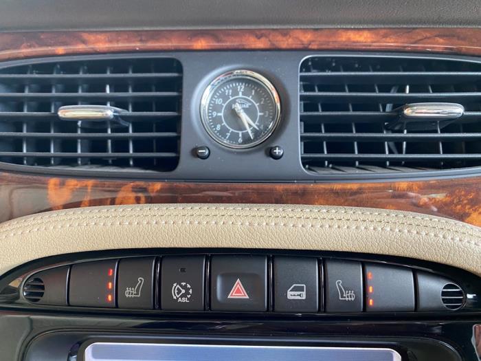 Jaguar XJ 2.7d V6 24V Vehículo de desguace (2005, Metálico, Plateado)