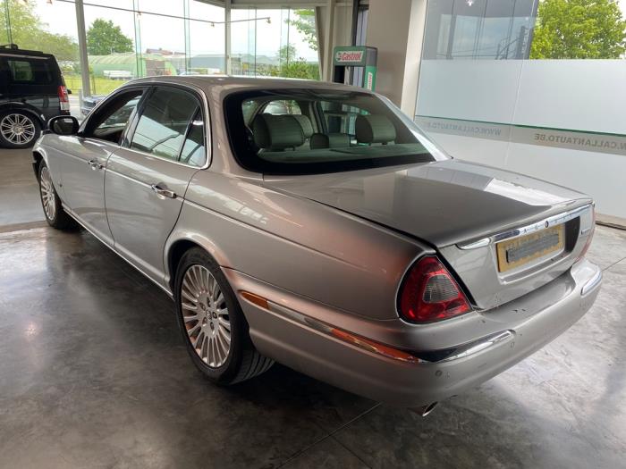 Jaguar XJ 2.7d V6 24V Vehículo de desguace (2005, Metálico, Plateado)