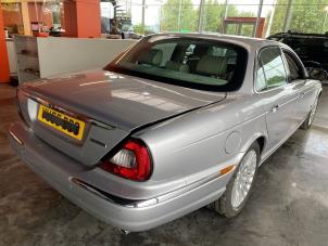 Jaguar XJ 2.7d V6 24V Vehículo de desguace (2005, Metálico, Plateado)