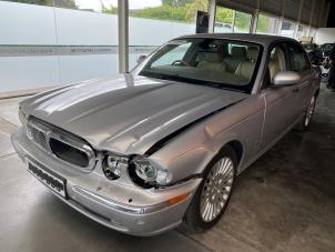 Jaguar XJ 2.7d V6 24V Vehículo de desguace (2005, Metálico, Plateado)