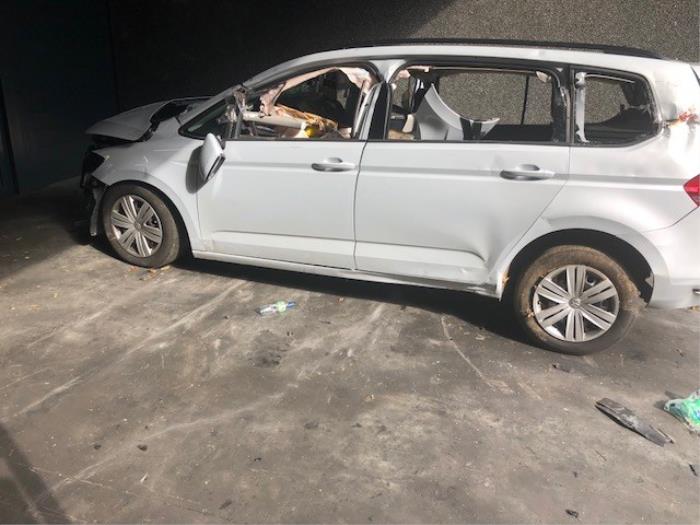Volkswagen Touran 1.6 TDI SCR BlueMotion Technology Épave (2019, Blanc)