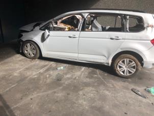 Volkswagen Touran 1.6 TDI SCR BlueMotion Technology Épave (2019, Blanc)