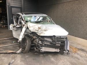 Volkswagen Touran 1.6 TDI SCR BlueMotion Technology Épave (2019, Blanc)