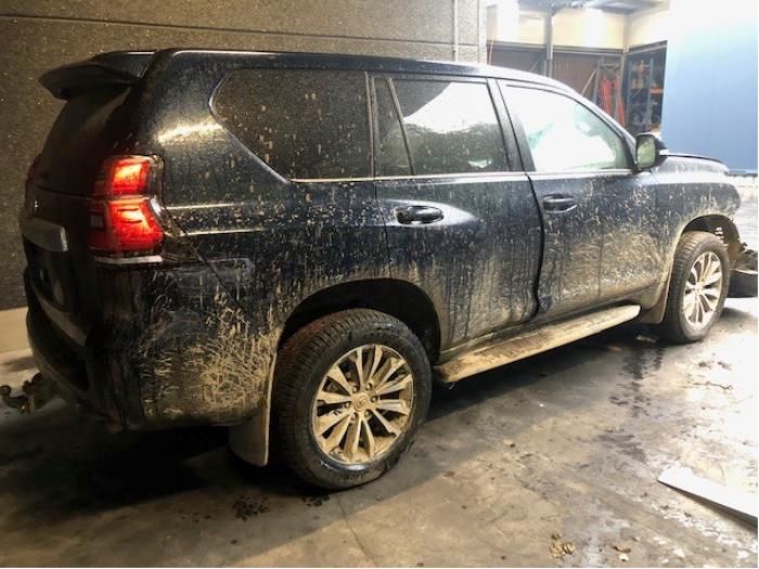 Toyota Land Cruiser 2.8 D4D 16V Salvage vehicle (2017, Dark, Green)