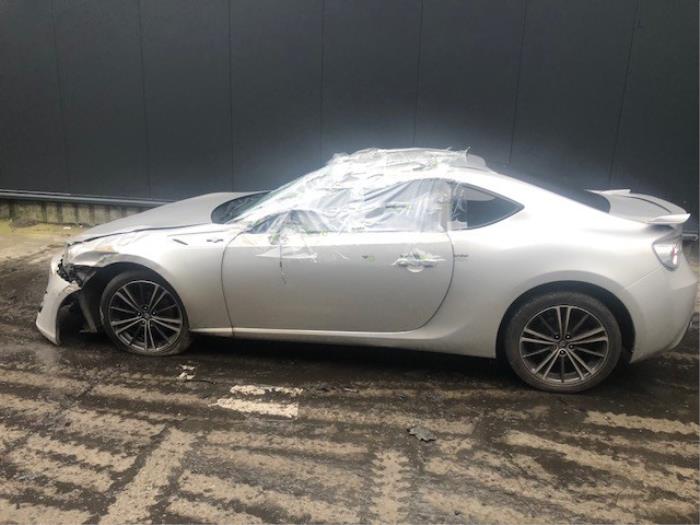 Toyota GT 86 Salvage vehicle (2015, Light, Silver grey)