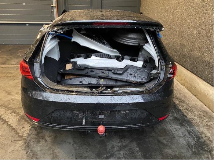 Seat Leon 1.2 TSI Ecomotive 16V Vehículo de desguace (2018, Negro)