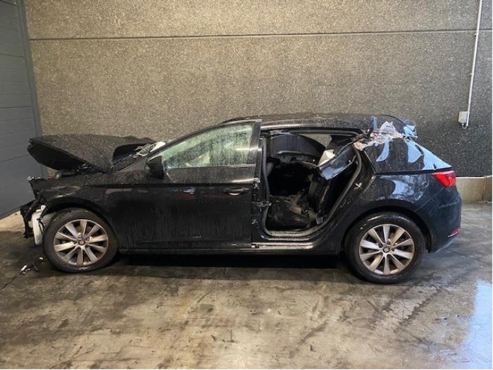 Seat Leon 1.2 TSI Ecomotive 16V Vehículo de desguace (2018, Negro)