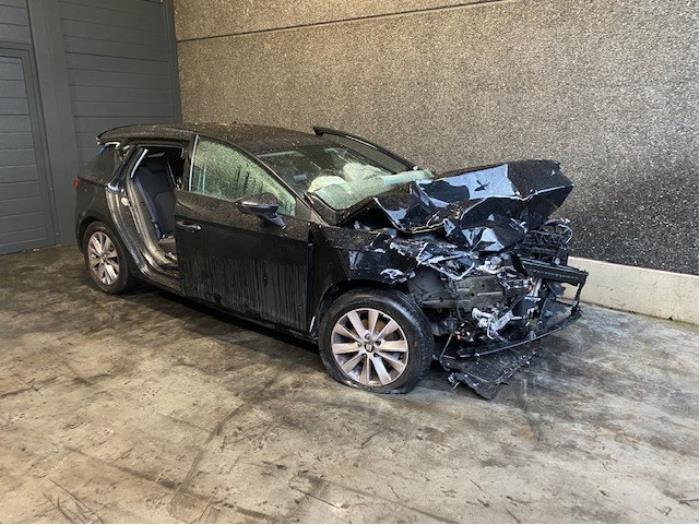 Seat Leon 1.2 TSI Ecomotive 16V Vehículo de desguace (2018, Negro)