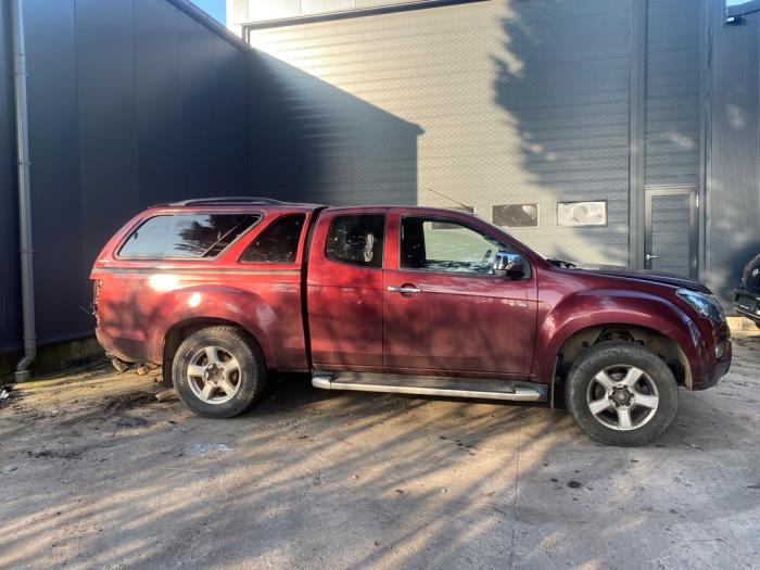 Isuzu D-Max 2.5 D Twin Turbo 4x4 Samochód złomowany (2014, Czerwony)